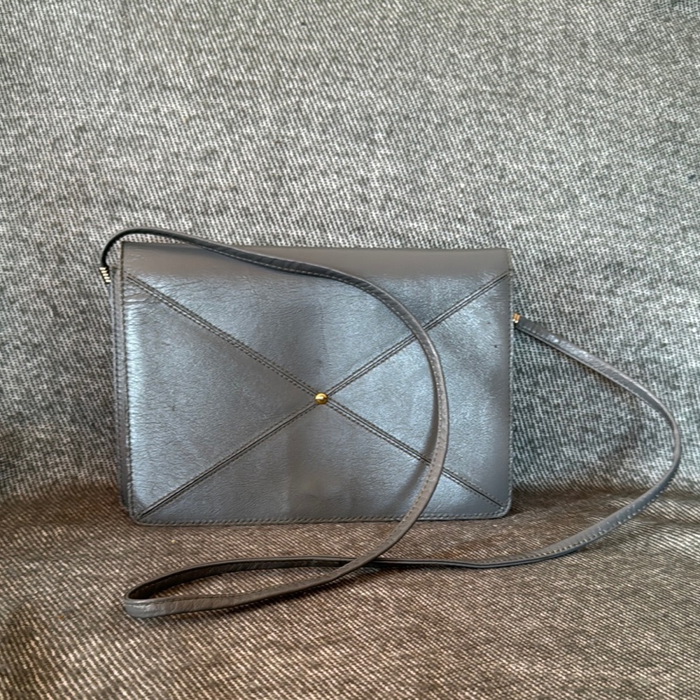 🎉 Sleek Gray Crossbody Bag with Geometric Design